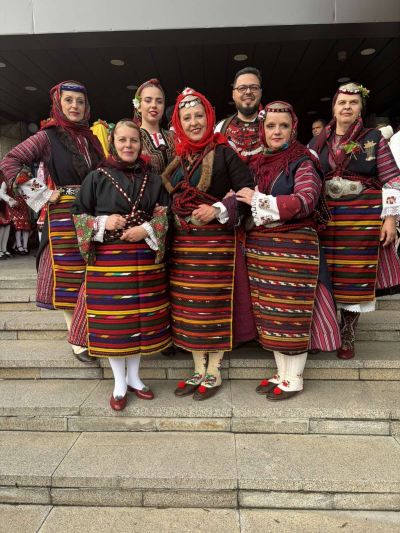 Живият Бабинден ден на Разлог бе пренесен на най- голямата сцена в България 5