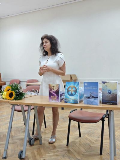Моменти от гостуването на писателят, поет и лектор Румяна Халачева 1