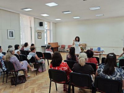 Моменти от гостуването на писателят, поет и лектор Румяна Халачева 2