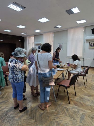 Моменти от гостуването на писателят, поет и лектор Румяна Халачева 5