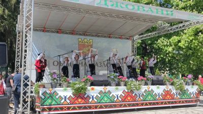 Танцов ансамбъл "Разложки мераци" 3