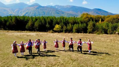 Танцов ансамбъл "Разложки мераци" 6