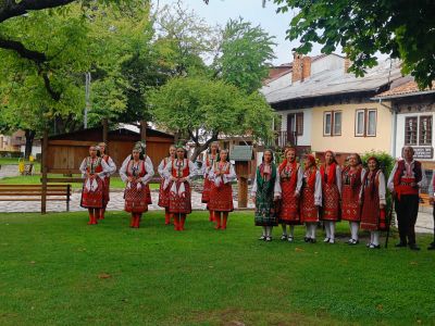 Танцов ансамбъл "Разложки мераци" 7